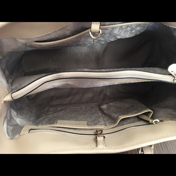 Michael Kors Tote Purse - Picture 3 of 3